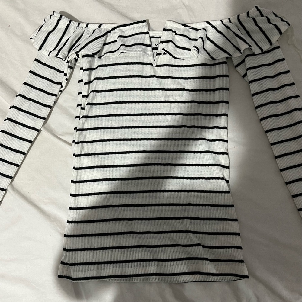 Off the shoulder, V neck long sleeve with ruffles stripped shirt, Size Xs